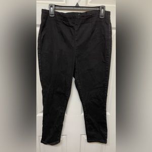 New York & Company slimming pull on ankle jeans, size L.